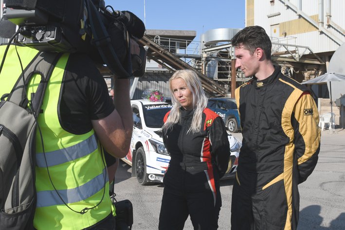 Efter en tur på sejrspodiet blev der tid til en snak med RaceMedias TV-hold om dagens nærkamp og udfordringer
(Foto: MD/autoMOTIV)